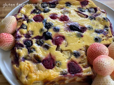 Recipe description:<br> Berry Yogurt Cake should be next on your list of recipes to try! Greek yogurt is protein loaded, so this is a great way to ramp your protein intake in a sweet, all natural way! It is easy to put together and you only need 5 ingredients.